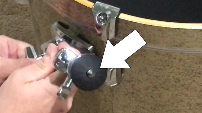 arrow pointing to the spur on the bass drum leg pearl drums