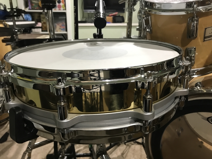 brass snare drum with audix i5 mic