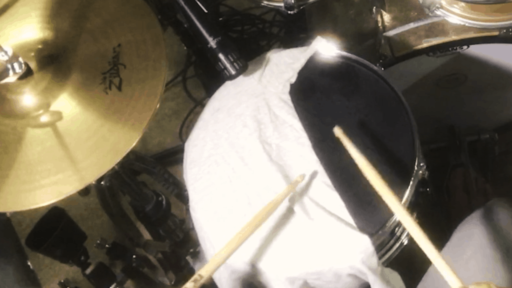 t-shirt dampening on snare drum